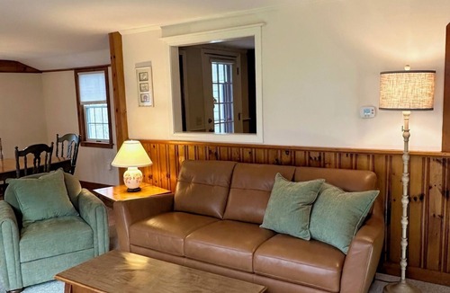 West Yarmouth Cottage | Pines Cottage – Yarmouth w/Private Beach Rights
