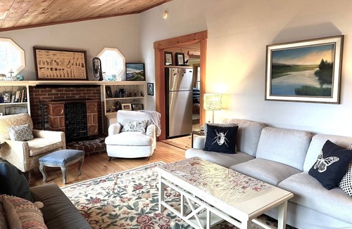 Lincolnville House | Pitcher Perfect Truly the perfect LAKEFRONT Maine getaway