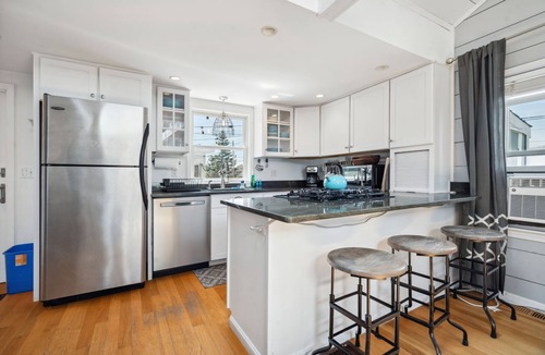 Newburyport House | Plum Puddin | Pet-Friendly | Screened Porch | Deck