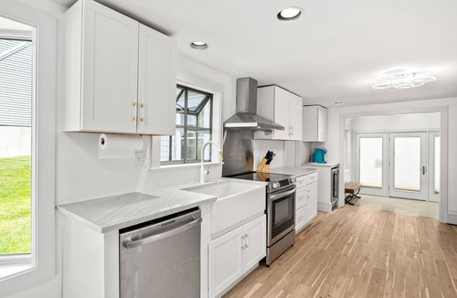 Great Neck House | Plumb Island Sound Waterfront Sunset Getaway