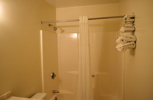 Terryville Hotel | PLYMOUTH MOTOR LODGE