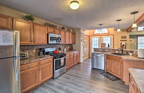 Albrightsville House | Pocono Hot Tub Chalet | Lake Access Sleeps 10