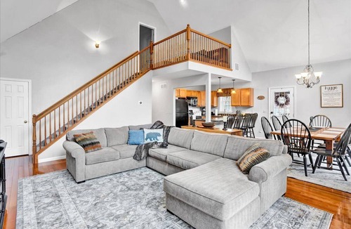Rowland Ski Chalet | Poconos WInter Retreat: Cozy home, fireplace, gameroom, Ski Big Bear Resort