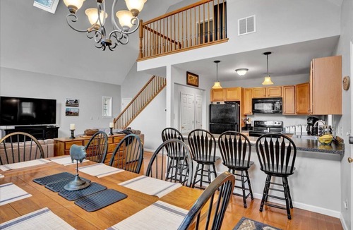 Rowland Ski Chalet | Poconos WInter Retreat: Cozy home, fireplace, gameroom, Ski Big Bear Resort