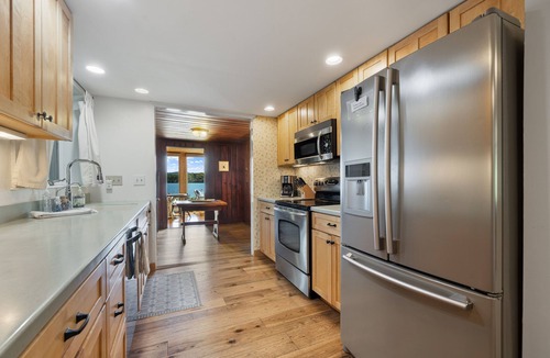 Laconia House | Point Comfort On Lake Winnisquam