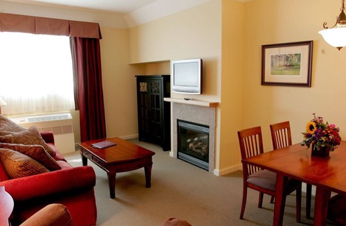 Proctorsville Hotel | Pointe at Castle Hill Resort