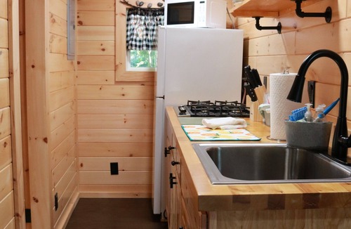 Inlet Cabin | Polar Bear Cabin at The Bears Cottages