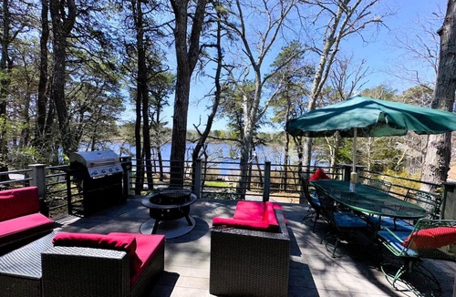 Eastham House | Pond House~Waterfront Oasis W/Jacuzzi Tub