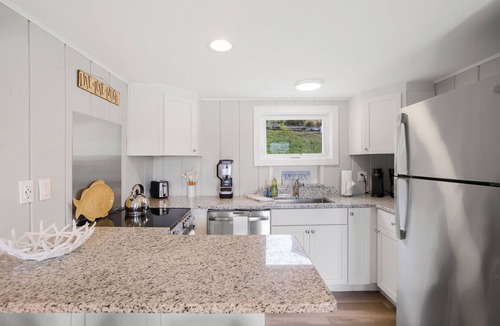 Chatham Cottage | Pond Views, Fire Pit, BBQ & AC