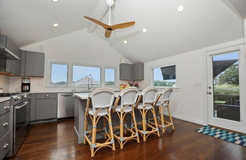 Mara Vista House | Pondfront 6BD-Central A/C, Fire Pit, Large Yard, Ocean & Pond Views