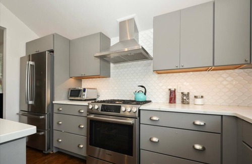 Mara Vista House | Pondfront 6BD-Central A/C, Fire Pit, Large Yard, Ocean & Pond Views