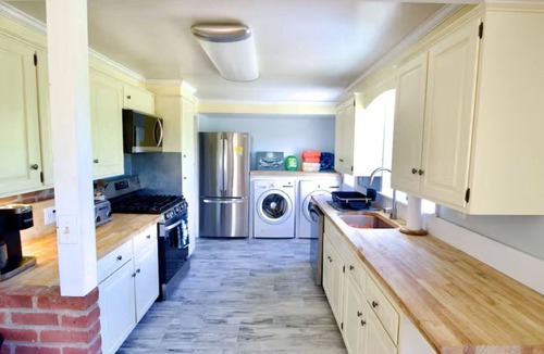 Block Island Cottage | Pondside - Pet Friendly - Block Island - AC - 4BR