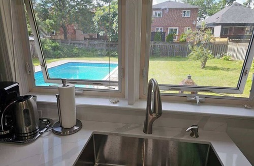 Burlington House | Pool | 2 living rms | Families