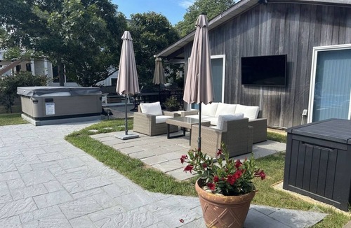 Culloden Shores House | Pool, Beach and Hot Tub.what else do you need for the best summer ever?!