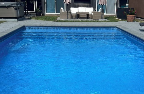 Culloden Shores House | Pool, Beach and Hot Tub.what else do you need for the best summer ever?!