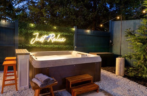 Hyannis House | Pool+HotTub+Pickleball+Game+Movie+PlayRoom+PetsOK
