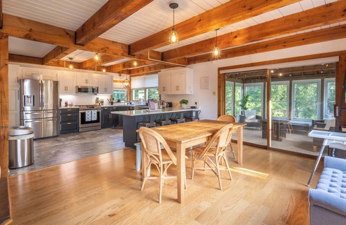 Mashpee House | Pool & Screened Deck! Home 2 Mi to Mashpee Commons