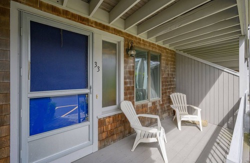 Hyannis Condo | Pool Side condo. private beach. 2 bedroom 2.5 bath, sleeps 4+