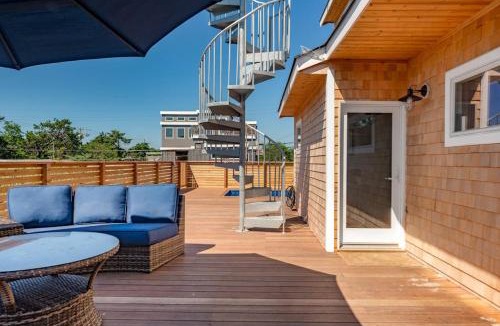 Ocean Bay Park House | Poolside Chic by the Sea