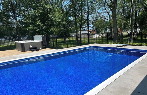 Wolcott Cottage | Poolside Paradise