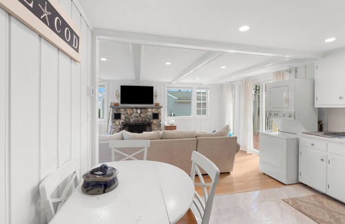 Popponesset House | Popponesset, 2 beds, sleeps 4, A/C, 5 house walk to beach