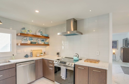 Port Clinton House | Port Clinton Home w/Lake View - Walk to Beach!