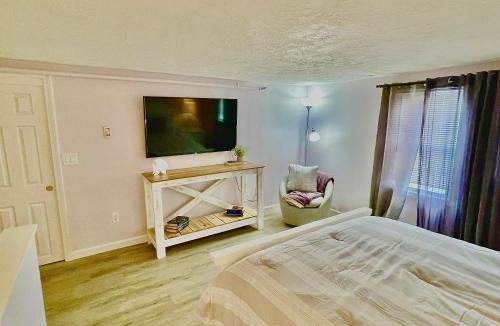 Hyannis Apartment | Portside Tavern