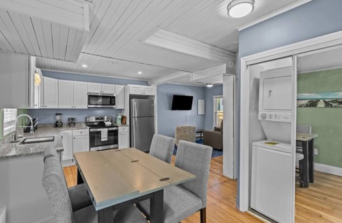 Portsmouth House | Portsmouth Cedar Beach Cottage