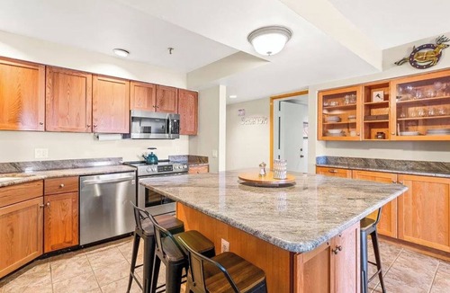 Stratton Mountain Condo | Powder weekend just added! Village at Stratton. 300 steps to Lift.