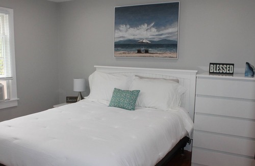 East Harwich House | Premier Property with Private Pool & Pet Friendly