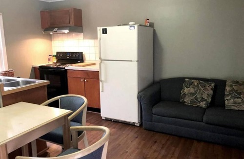 Seneca Falls Apartment | Premium King Room with Jetted Tub