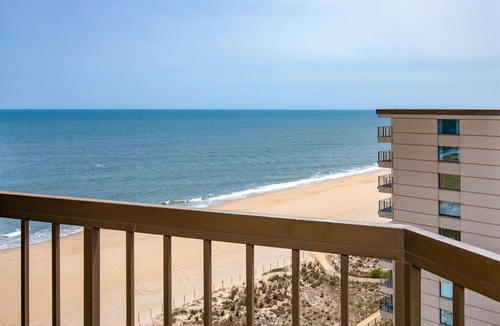 North Ocean City Hotel | Premium Ocean 2 Queens, Ashore Resort & Beach Club, Beach Umbrellas