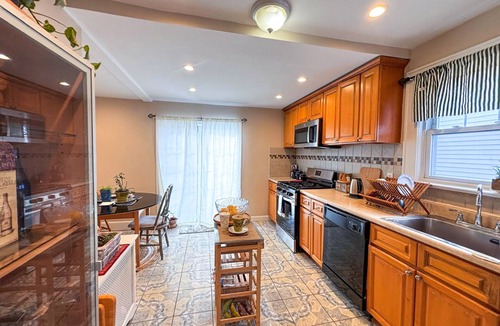 Union House | Premium Private Home w/Parking, Yard, Pets OK Near FIFA, NYC & Newark Airport