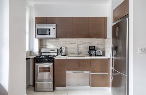 Sutton Place Apartment | Premium Sutton Place 1BR w/Doorman & Gym, nr Sutton Park, by Blueground
