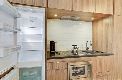 Bloor-Yorkville Apartment | Presidential Yorkville Suite by Instant Suites