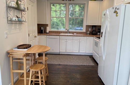 East Hampton North House | Pretty East Hampton Village Fringe - Hansom Hills - pool & private!
