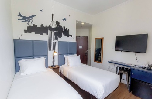 Chinatown Hotel | Prime Location in Soho Twin bed