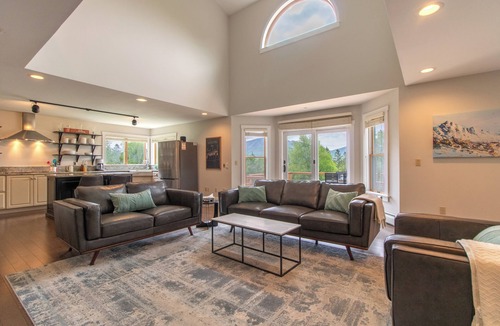 East Burke House | Prime Location! Luxe Home on Darling Hill w/Direct Kingdom Trails Access onsite