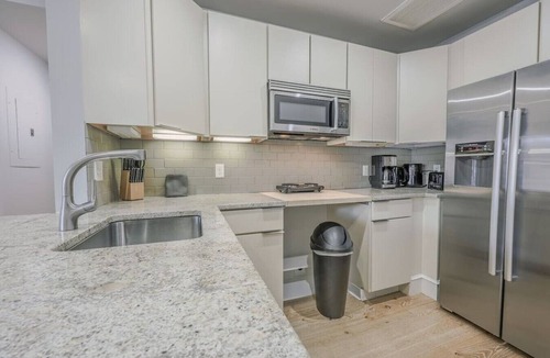 Back Bay Apartment | Prime Location | Newbury Street 1BR