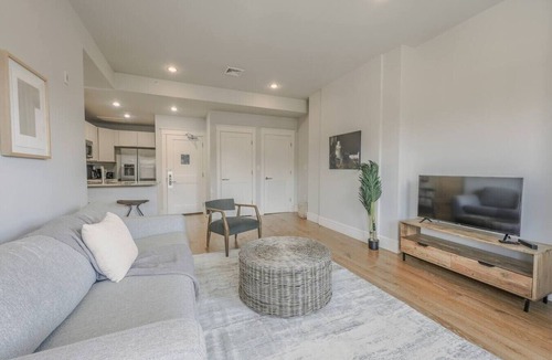 Back Bay Apartment | Prime Location | Newbury Street 1BR