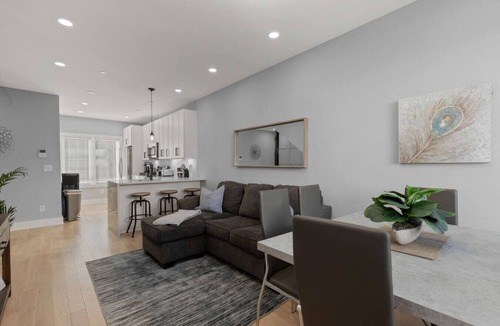 H Street Corridor Hotel | Prime Location+Steps from HStreet Corridor+Laundry