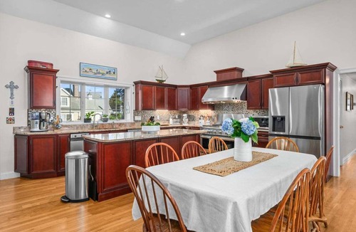 Barnstable House | Prime Meridian: 033-Ba Spacious and Special, Walk to Beach, Harbor, Village