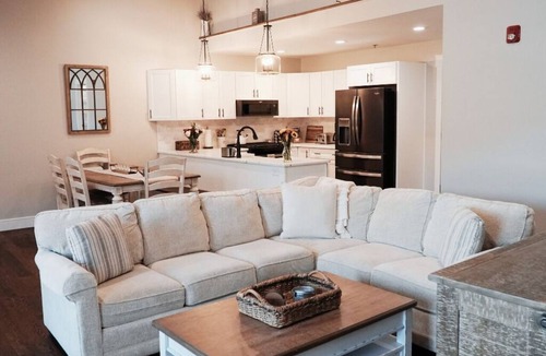 Stonington Apartment | Prime Mystic Location - 2BR 2BA Condo