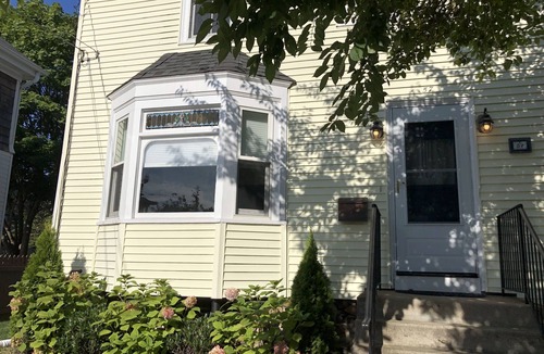 Bellevue Avenue Historic District House | Pristine Home Prime Spot Beach/Town/Cliffwalk! Lead Safe Certificate!
