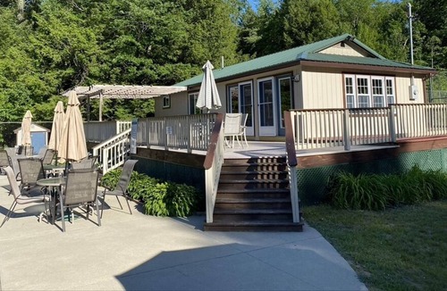 Sweden House | Pristine Log Cabin in Moose Pond Association LAKE, POOL, KAYAK, CANOE, 1 dog OK!