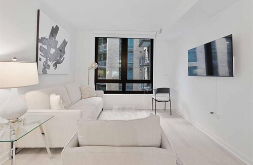 NoMa Hotel | Pristine & Quiet 2BR, Close for Metro Red Line & Union Market