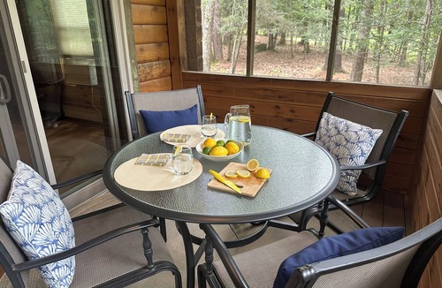 Bearsville Cabin | Pristine Woodstock Mountaintop Log Cabin — Only 4 Minutes to Town!