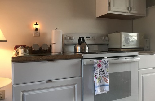 West Dennis Condo | Privacy, location, cleanliness and decorated