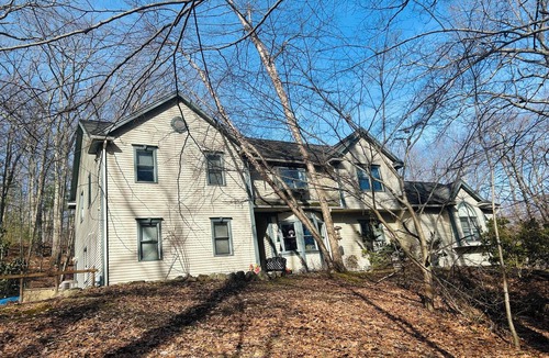 Southborough House | Private 1.5-Acre Luxury Retreat & Garden Oasis