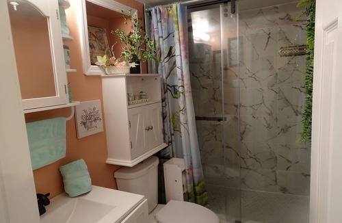 Centerport Apartment | Private 1BR Apt Peaceful Stay 1hr to NYC Great amenities - great town!